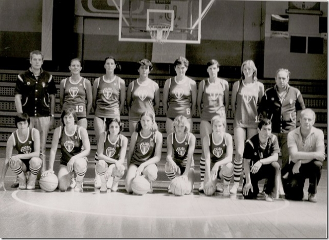 Nazionale Italiana Femminile alle Universiadi di Sofia 1977. In piedi da sx: Cernich (all.), Fiorio, Sandon, Piancastelli, Baruzzo, Bocchi, Baistrocchi, Pagnini( Vice all.). Accosciati: Tonelli, Rossi, Trevisi, Faccin, Gorlin, Guzzonato e due componenti lo staff tecnico.
